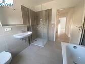 Badezimmer 1. OG andere Perspektive - 