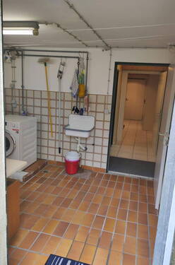 UG Waschraum Eingang Hinterhof - 