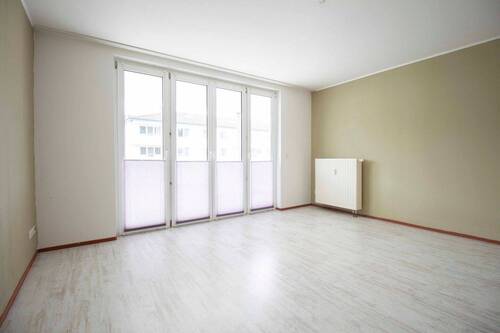 Wohnzimmer II - 4 Zimmer Etagenwohnung zum Kaufen in Karlshagen