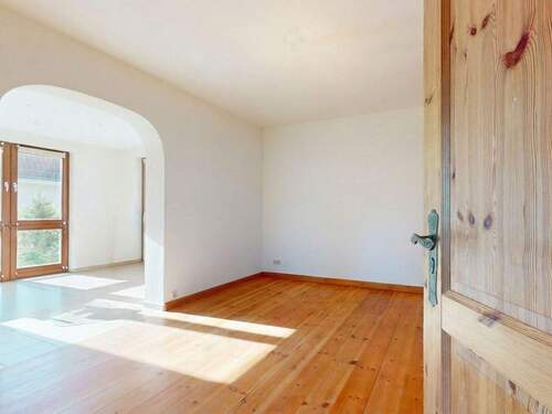 Titelbild - Freistehendes Einfamilienhaus mit Dachterrasse, Garten und viel Platz auf drei Etagen