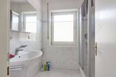 Badezimmer - Etagenwohnung mit 56,00 m&sup2; in Achim zur Miete
