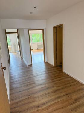 Flur - 3 Zimmer Etagenwohnung zur Miete in Siegburg