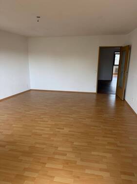 Wohn-/ Esszimmer - 