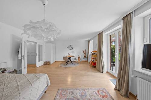 Wohnbereich mit Terrassenzugang - Etagenwohnung mit 71,80 m² in Hamburg zum Kaufen