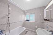 Bad mit Badewanne - 