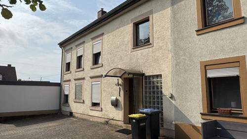 Strassenansicht2 - 1 Zimmer Mehrfamilienhaus, Wohnhaus zum Kaufen in Bergen