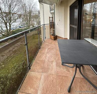 Südwestbalkon - 2 Zimmer Etagenwohnung in Karben