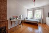 Kinderzimmer 1 mit historischem Kachelofen - 