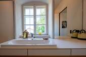 Bad im OG mit Dusche und freistehender Wanne - 