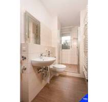 ab sofort: 3 Zimmer mit großer Dusche - Weißenfels