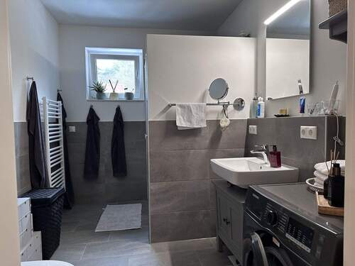 BADEZIMMER MIT - 3 Zimmer Etagenwohnung in Hamburg