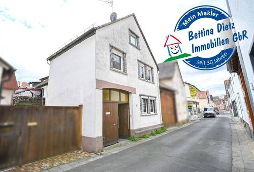Außenansicht - Einfamilienhaus mit Terrasse und Hofbereich in Großostheim!