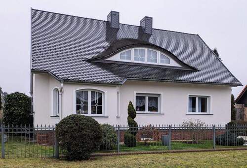 Hausansicht vorn - 5 Zimmer Einfamilienhaus zum Kaufen in Cottbus