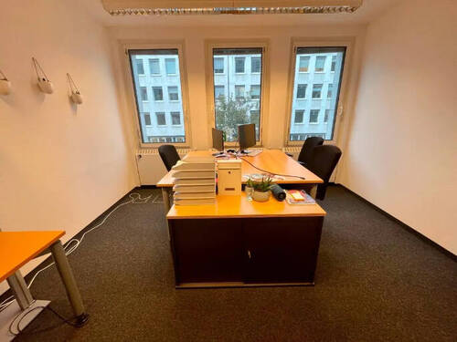 Büroraum 3 - Direkt am Friesenplatz: Flexibles, möbliertes 24m² Büro - sofort verfügbar