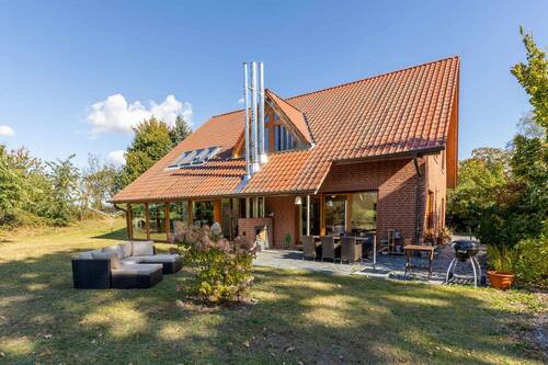 Außenansicht - Wohnen wie im eigenen Park: Traumhaus mit Wintergarten, Weitblick und Privatsphäre