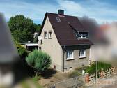 Vorderansicht - Sonnige DHH mit Keller und Garage. Ihr perfektes Zuhause in beliebter Wohnlage von Merseburg.