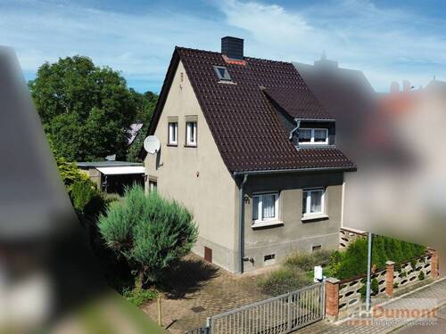 Vorderansicht - Sonnige DHH mit Keller und Garage. Ihr perfektes Zuhause in beliebter Wohnlage von Merseburg.