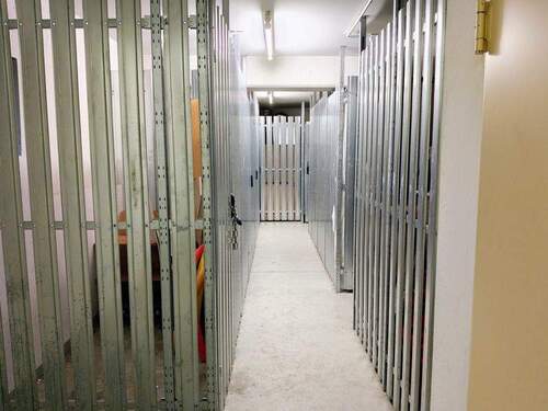 zur Wohnung gehört ein Kellerabteil - 