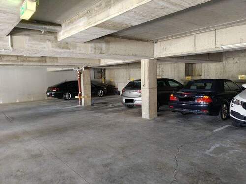 zur Wohnung gehört ein Tiefgaragenstellplatz - 