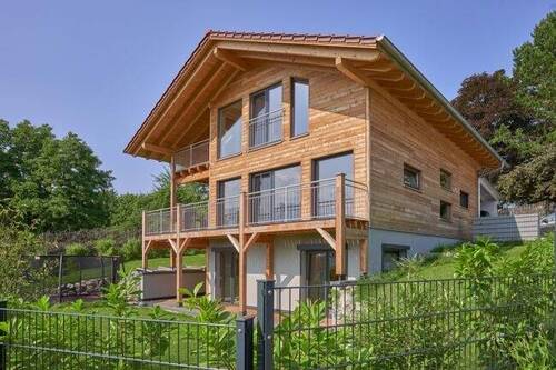 von Sonne und Blick verwöhnt - Murnau : modernes, energieeffizientes Holzhaus mit Panoramablick in die Berge und das Moos