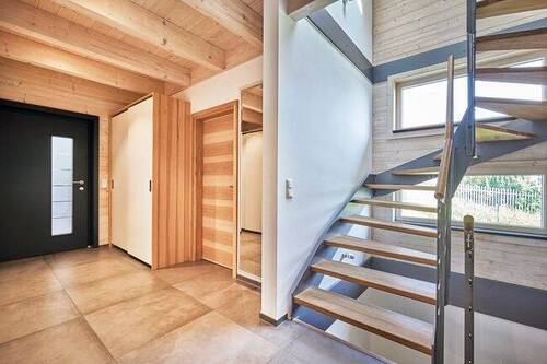 Eingangsbereich und Treppe - 