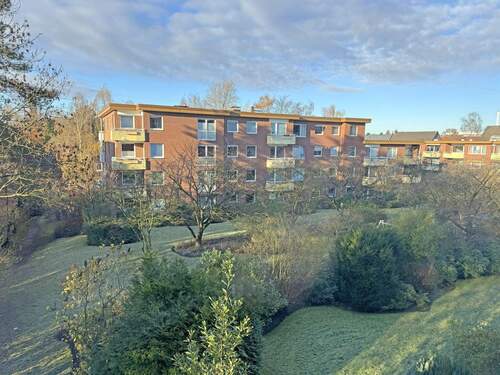 Blick in den Garten - Etagenwohnung mit 91,00 m&sup2; in Hamburg zum Kaufen