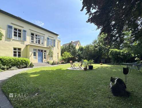 Innenhof - 1 Zimmer Mehrfamilienhaus, Wohnhaus in Bonn