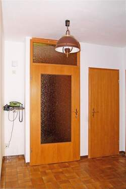 Diele mit Tür zum Windfang - 