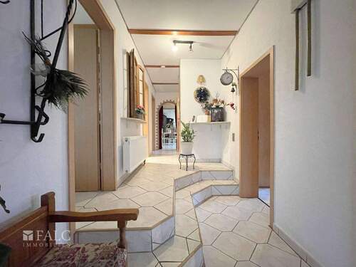 Eingangsbereich - 5 Zimmer Einfamilienhaus zum Kaufen in Königswinter