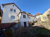 Hausansicht und Eingang - 5 Zimmer Einfamilienhaus in Küps / Theisenort