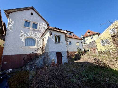 Hausansicht und Eingang - 5 Zimmer Einfamilienhaus in Küps / Theisenort