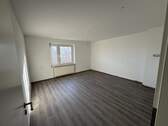 Wohnzimmer - 4 Zimmer Etagenwohnung zur Miete in Zeitz