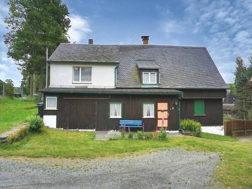 Seitenansicht Hof - Einfamilienhaus mit 110,00 m² in Bad Brambach zum Kaufen
