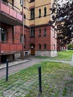 Blick zum Haus - 3 Zimmer Etagenwohnung in Dresden