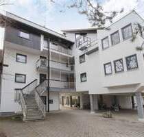 Naturnah vor den Toren Münchens: Gepflegte 2-Zi.-Dachgeschosswohnung mit Balkon in Gröbenzell!