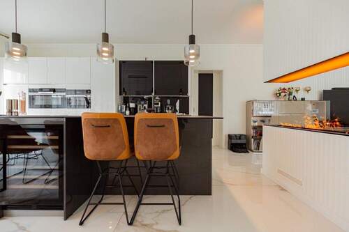 Maßgeschneiderte, hochwertige Küche - Einfamilienhaus mit 257,00 m&sup2; in Hennigsdorf zum Kaufen