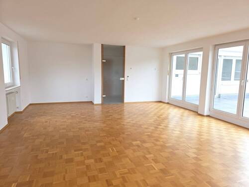 OG 1 heller Wohn-Eßbereich mit Zugang zur Dachterrasse (3)_#155943 - Mehrfamilienhaus, Wohnhaus mit 367,00 m&sup2; in Würzburg zum Kaufen