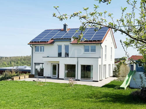 Hausansicht vom Garten - 5 Zimmer Einfamilienhaus zum Kaufen in Wertheim