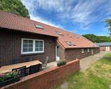 Haus mit Terrasse mit Blick zum Nebengebäude (ca. 200 m²) - 