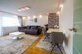 Wohnzimmer - 3 Zimmer Etagenwohnung zum Kaufen in Stuttgart