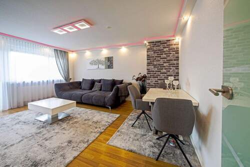 Wohnzimmer - 3 Zimmer Etagenwohnung zum Kaufen in Stuttgart