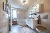 Bad - 3 Zimmer Etagenwohnung in Stuttgart