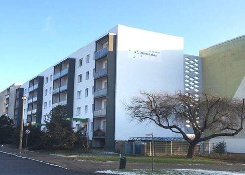 Objektbild - Perfekter Grundriss - großes Wohnzimmer mit Balkon!