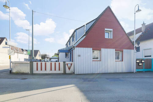 Straßenansicht - 4 Zimmer Einfamilienhaus zum Kaufen in Karlsruhe / Neureut