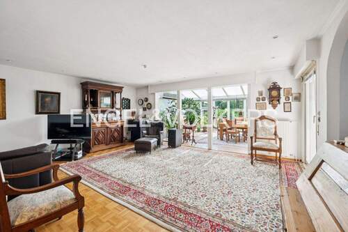 Wohnzimmer - 9 Zimmer Einfamilienhaus zum Kaufen in Berlin