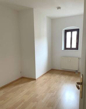 Schlafzimmer - Kleine 2 Raumwohnung mit Balkon ab sofort bezugsfrei!