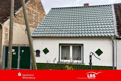 Außenansicht - Haus mit großem Grundstück zum Sparpreis