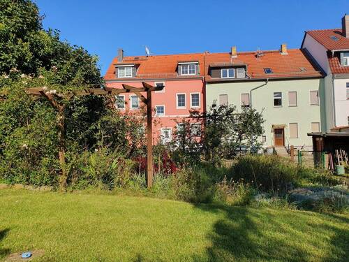 Rückansicht mit Garten - 