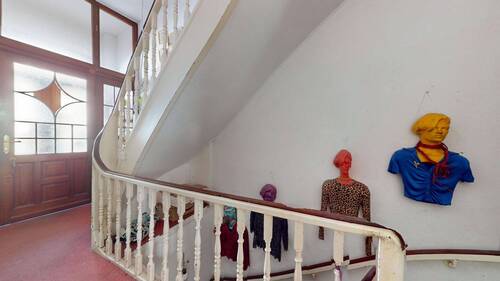 Treppenhaus - 9 Zimmer Mehrfamilienhaus, Wohnhaus zum Kaufen in Bremen