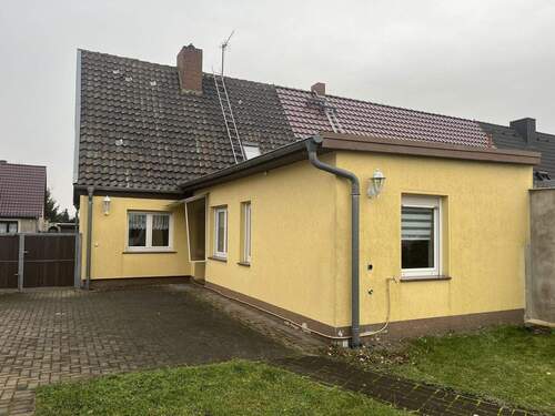 Haus Rückseite mit Anbau - 4 Zimmer Reihenendhaus zum Kaufen in Lutherstadt Wittenberg